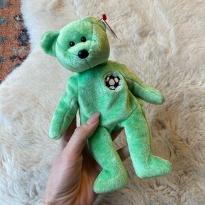TY Beanie Babie small green teddy bear soccer Kicks stuffed animal collectible